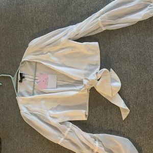 White top never worn